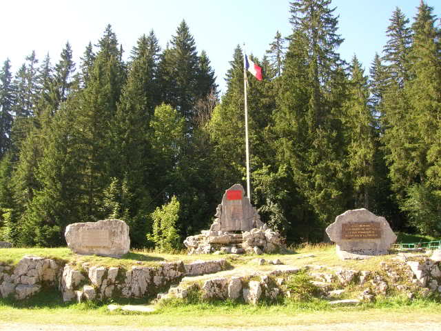 Stèles et monuments secteur "Les Rousses" JURA 2hq8ac4