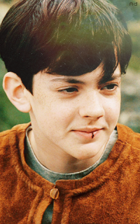 Skandar Keynes 2lve2yt