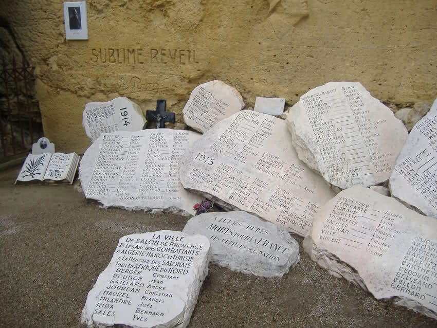 Le Monuments aux Morts de Salon de Provence Hrycm1