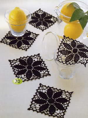 Posa-vasos tejido a crochet con hilo negro  11rr9r7