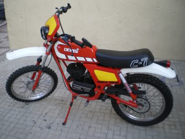 ¿Alguno teneis una Derbi C-5? 264p2pu