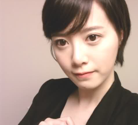 Selcas de Goo Hye Sun con el pelo corto... 2z90aa0