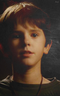 Freddie Highmore 4glpnd