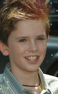 Freddie Highmore 63yq00