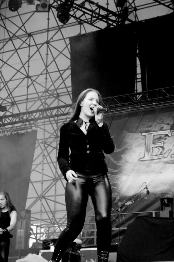 Fotos de Simone Simons - Página 30 2r6zdll