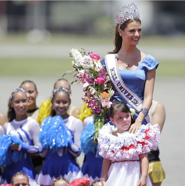 stefania - The Official Thread of  MISS UNIVERSE 2009: Stefanía Fernández (Venezuela) - Page 2 2z6woi1