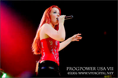 Fotos de Simone Simons - Página 19 4retev