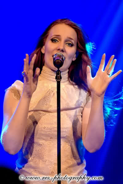 Fotos de Simone Simons - Página 22 Ru678p