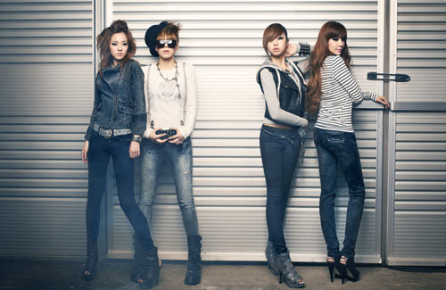 [100813][K] 2NE1 für Beanpole Jeans 34siebr