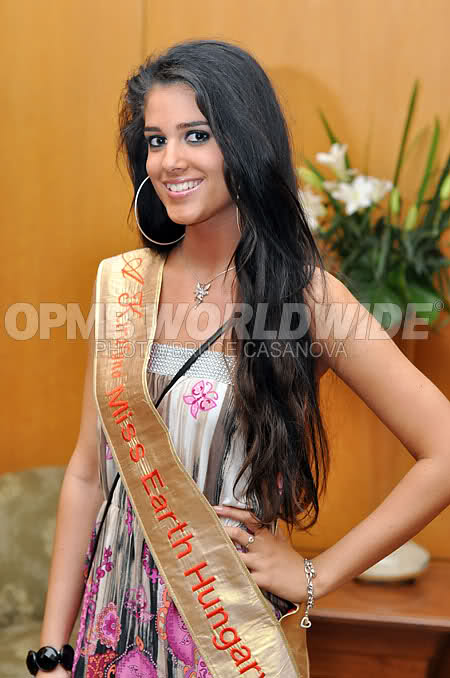 Miss Hungary Earth 2009: Korinna Kocsis - Page 2 J0lnjp