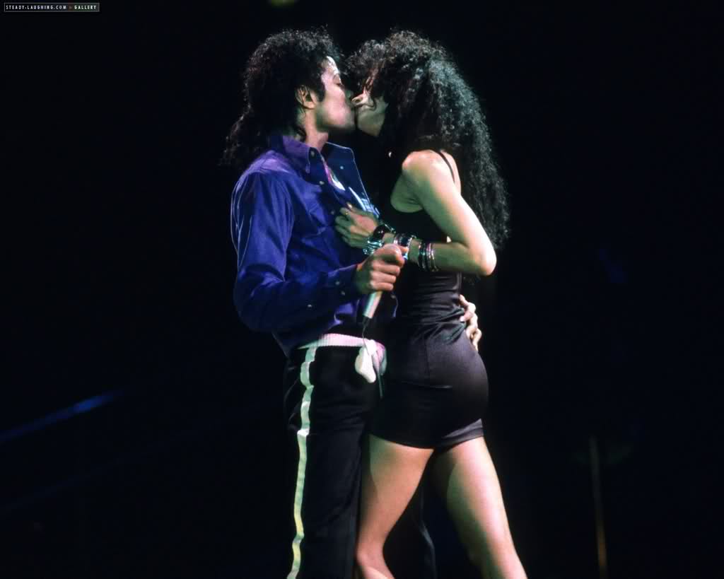 Il fatidico bacio tra Tatiana Thumbtzen e Michael Jackson Ic08q8