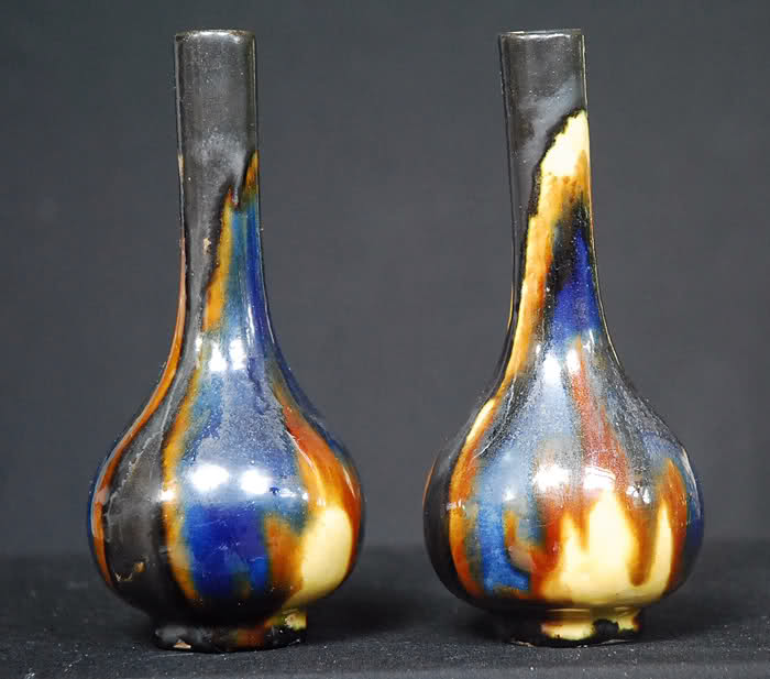 Une paire de petits vases à coulures  bleues noires marrons Henri Delcourt  294jgop