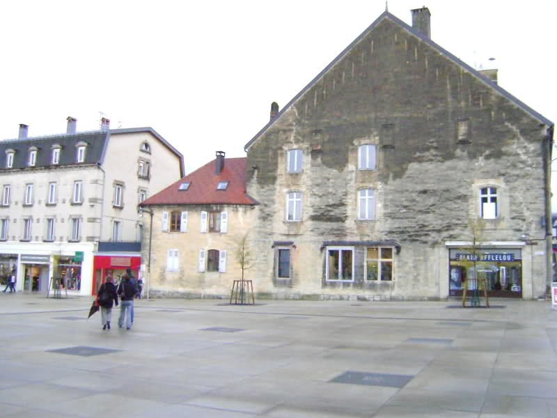 Pontarlier au cours de la 2° guerre et aujourd'hui. Nv2idd