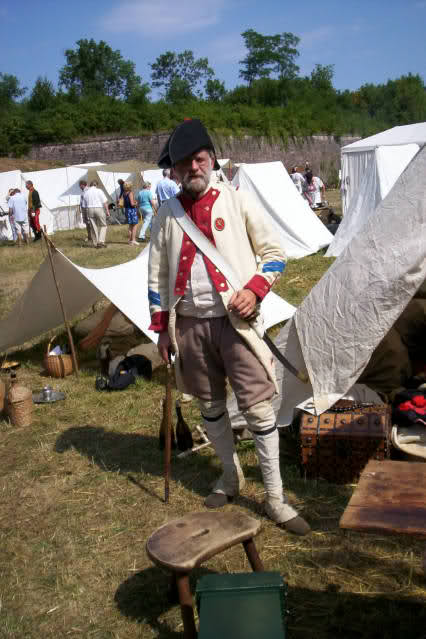 Le médaillon des deux épées. 210lphf