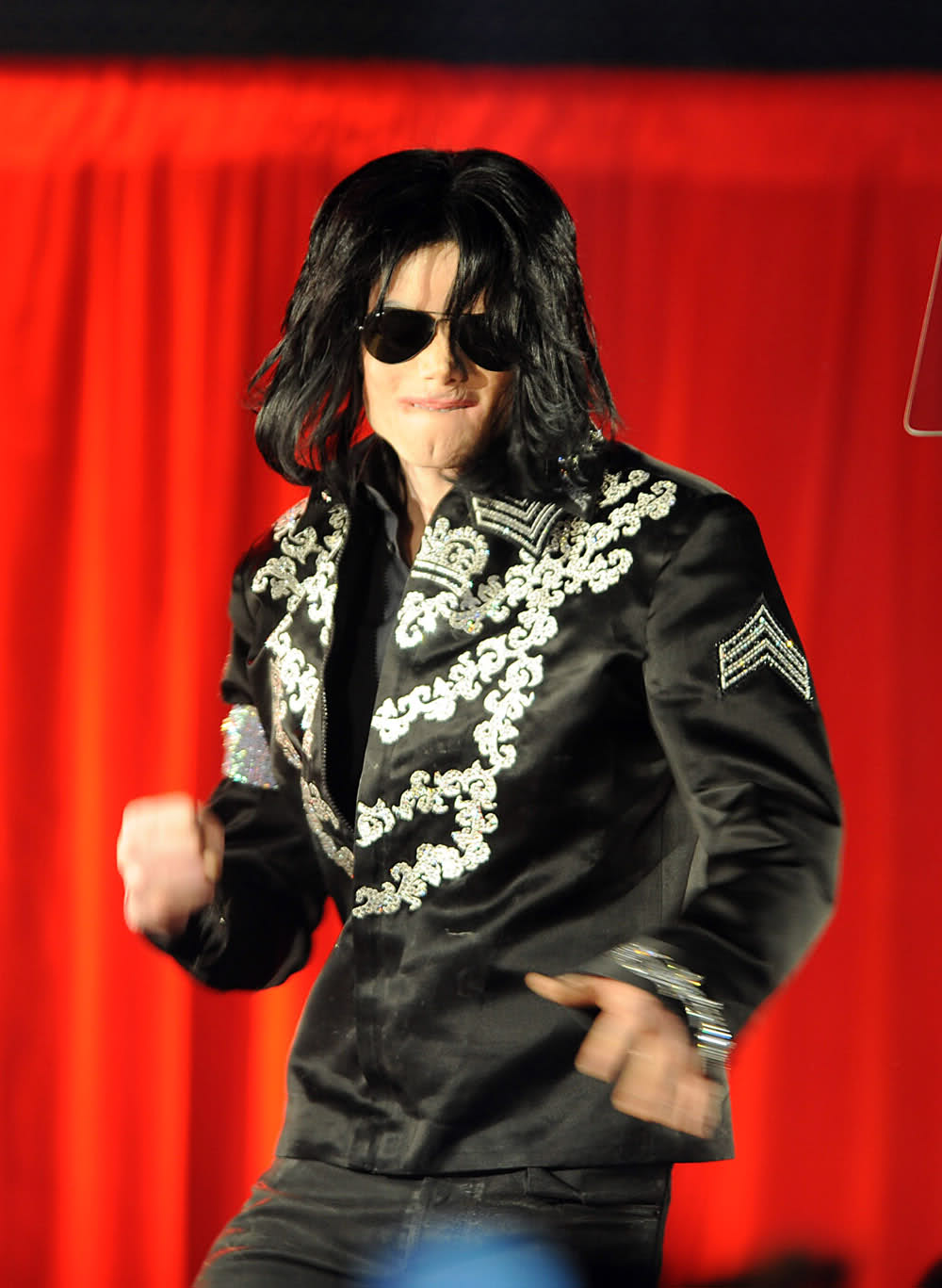 [HQ Pics] MJ Press Conference - 02 Arena 28qyr9i