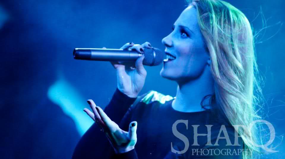 Fotos de Simone Simons 33xg00y