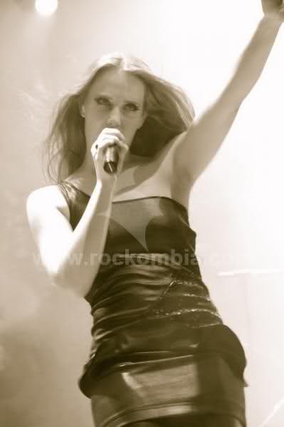 Fotos de Simone Simons - Página 35 346qfrc