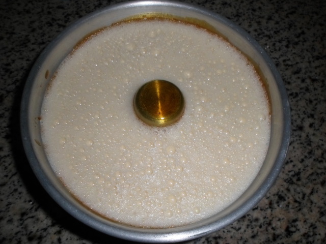 Flan de leche condensada en la bandeja de vapor (con una sopa al jarro) Avoi84