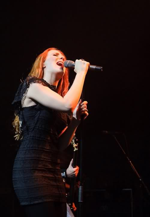 Fotos de Simone Simons - Página 38 Eqb6hd