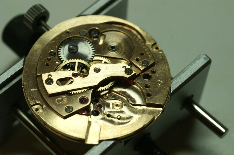 Quelques images de la révision d'un calibre Omega 501  V8ebn