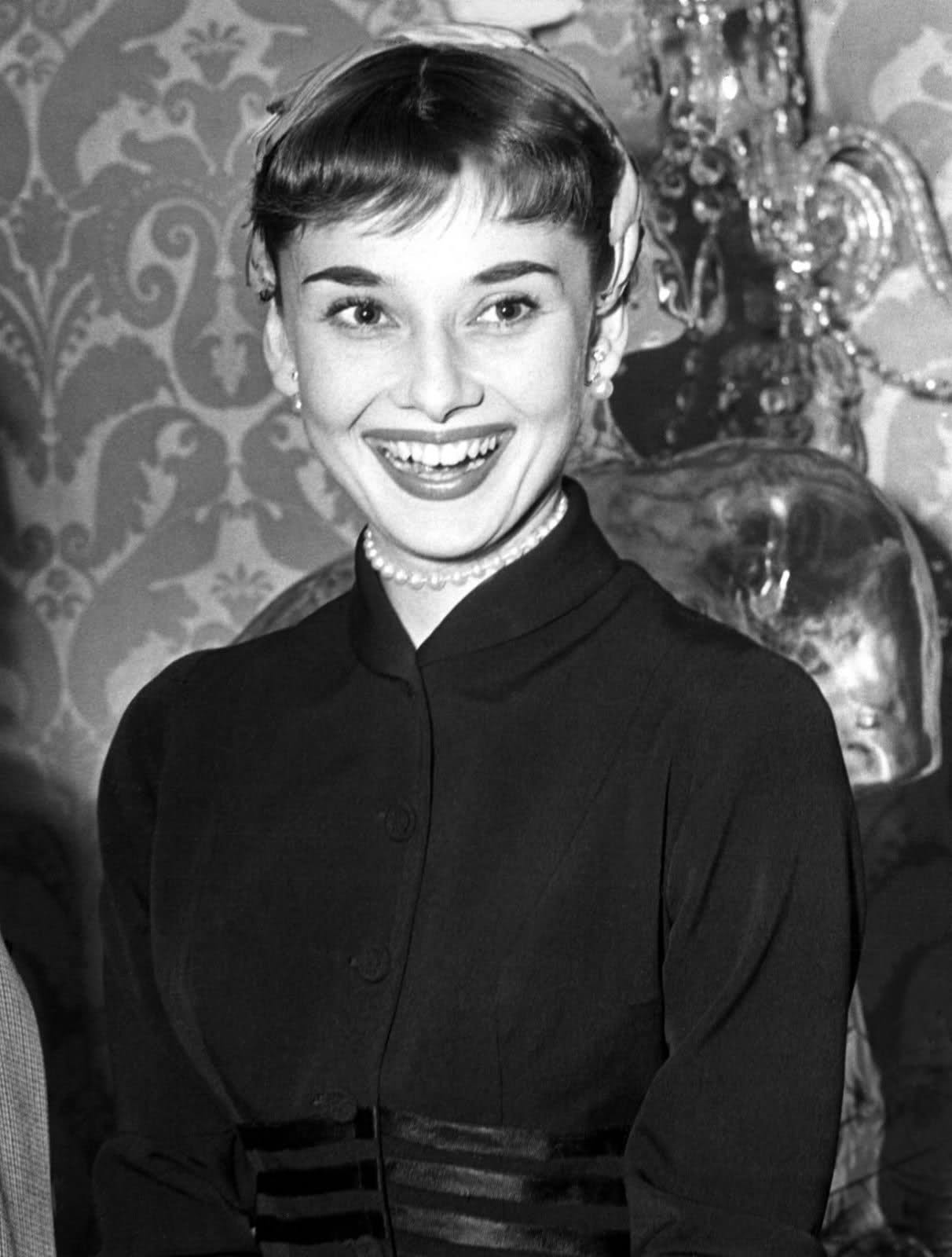 Audrey Hepburn - Page 2 154dhye