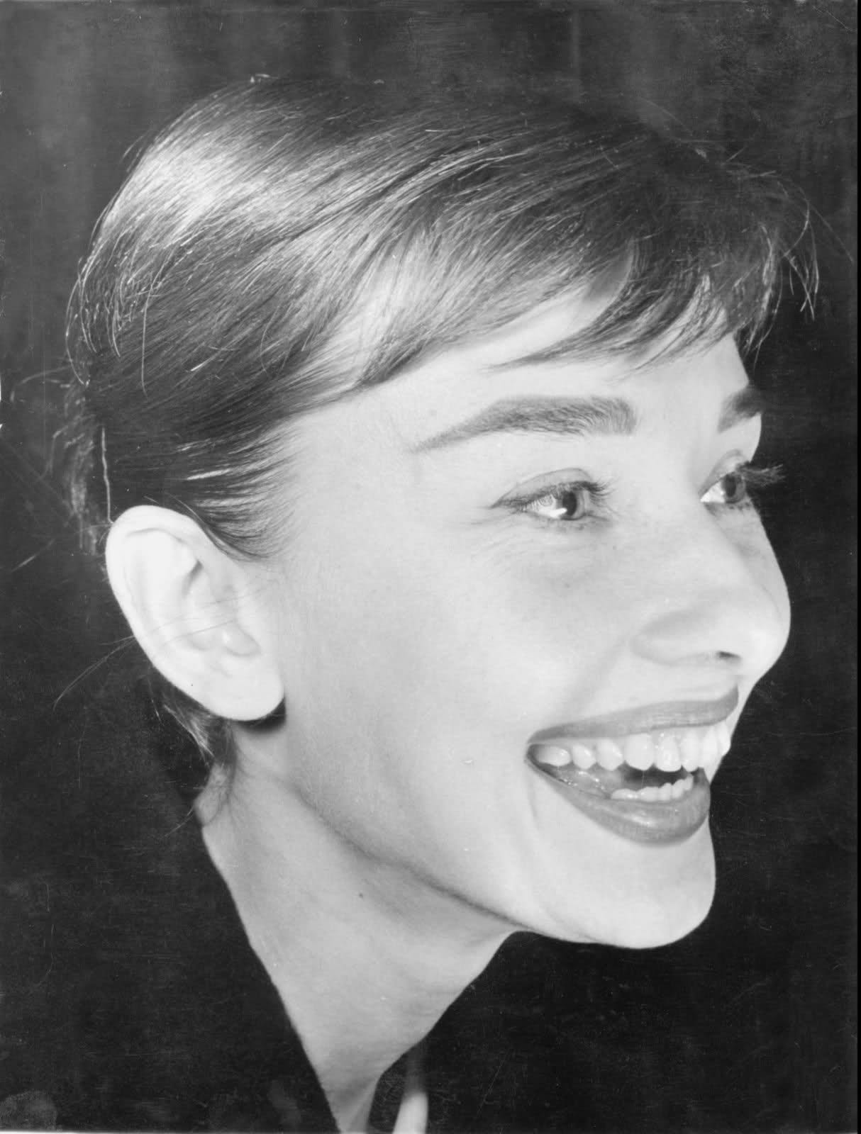 Audrey Hepburn - Page 2 16ibkls