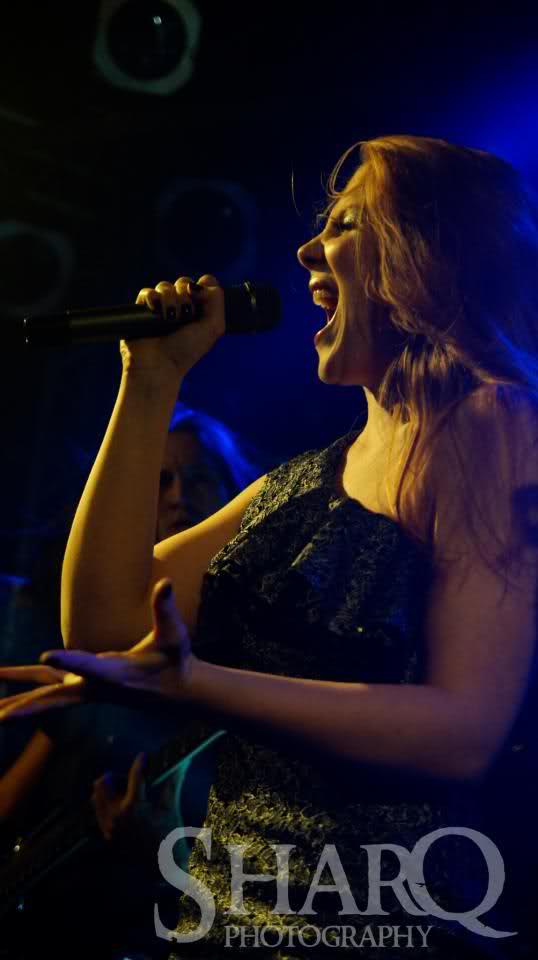 Fotos de Simone Simons K2bcki