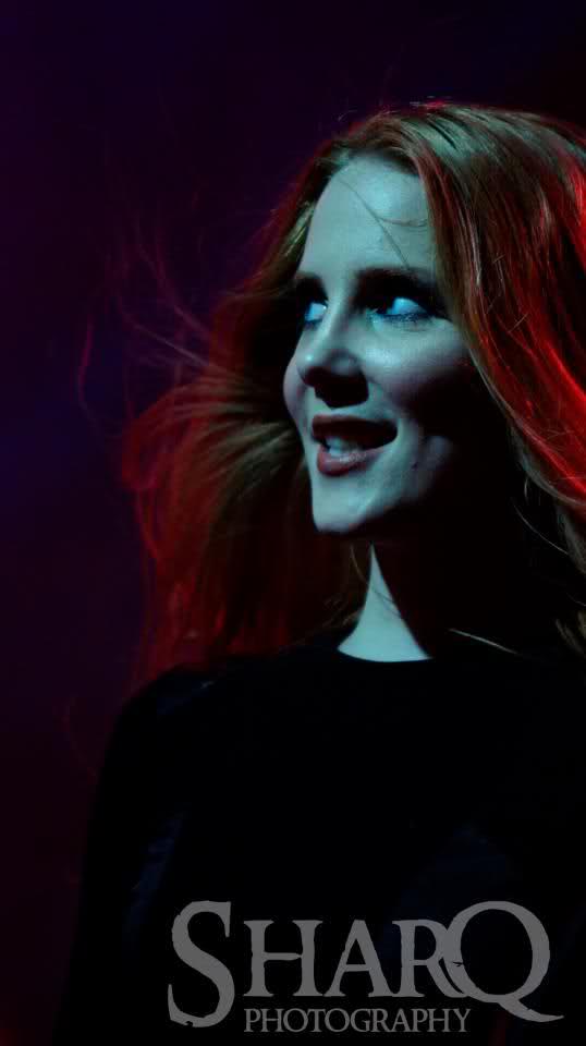 Fotos de Simone Simons 29c6jd4