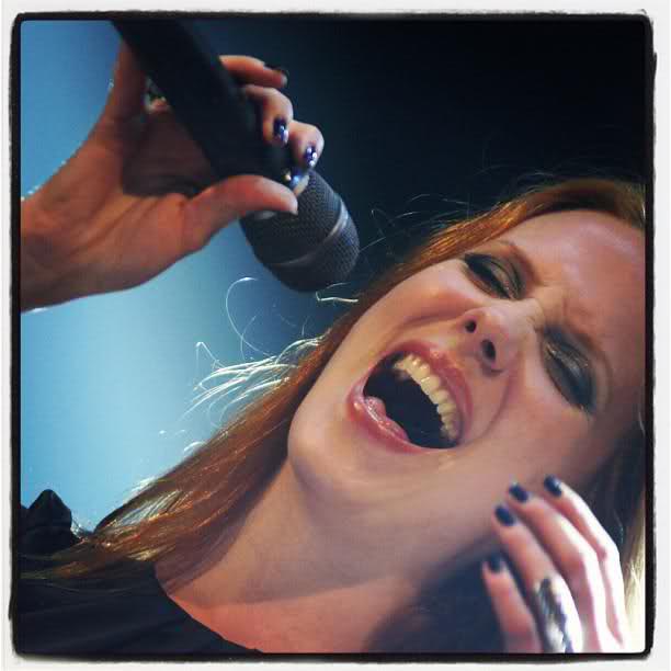 Fotos de Simone Simons 2cp403n