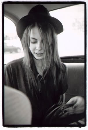 Willa Holland (The OC - Gossip Girl) 330gr5u