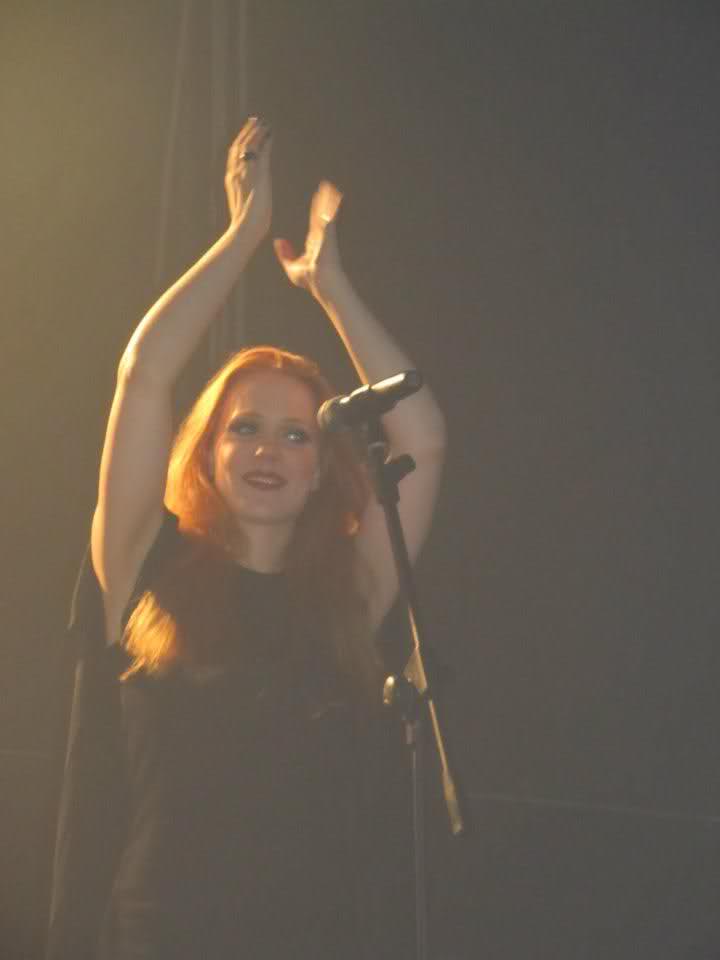 Fotos de Simone Simons - Página 29 Vyb986