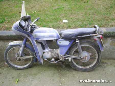 Derbi 125 4v morada 2i6eums