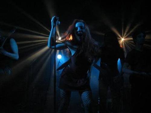 Fotos de Simone Simons - Página 26 2mcv9mv