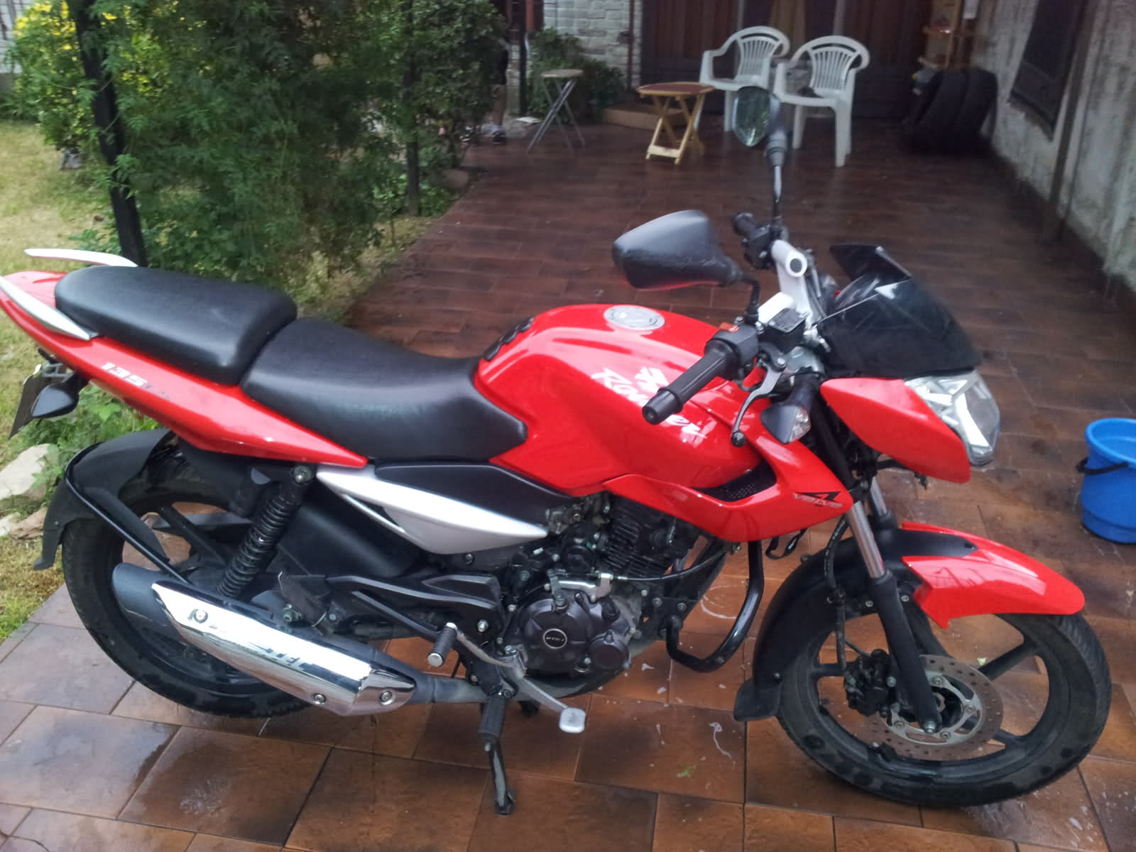 Vendo Rouser 135 Roja $9000 Florencio Varela 2nc04us