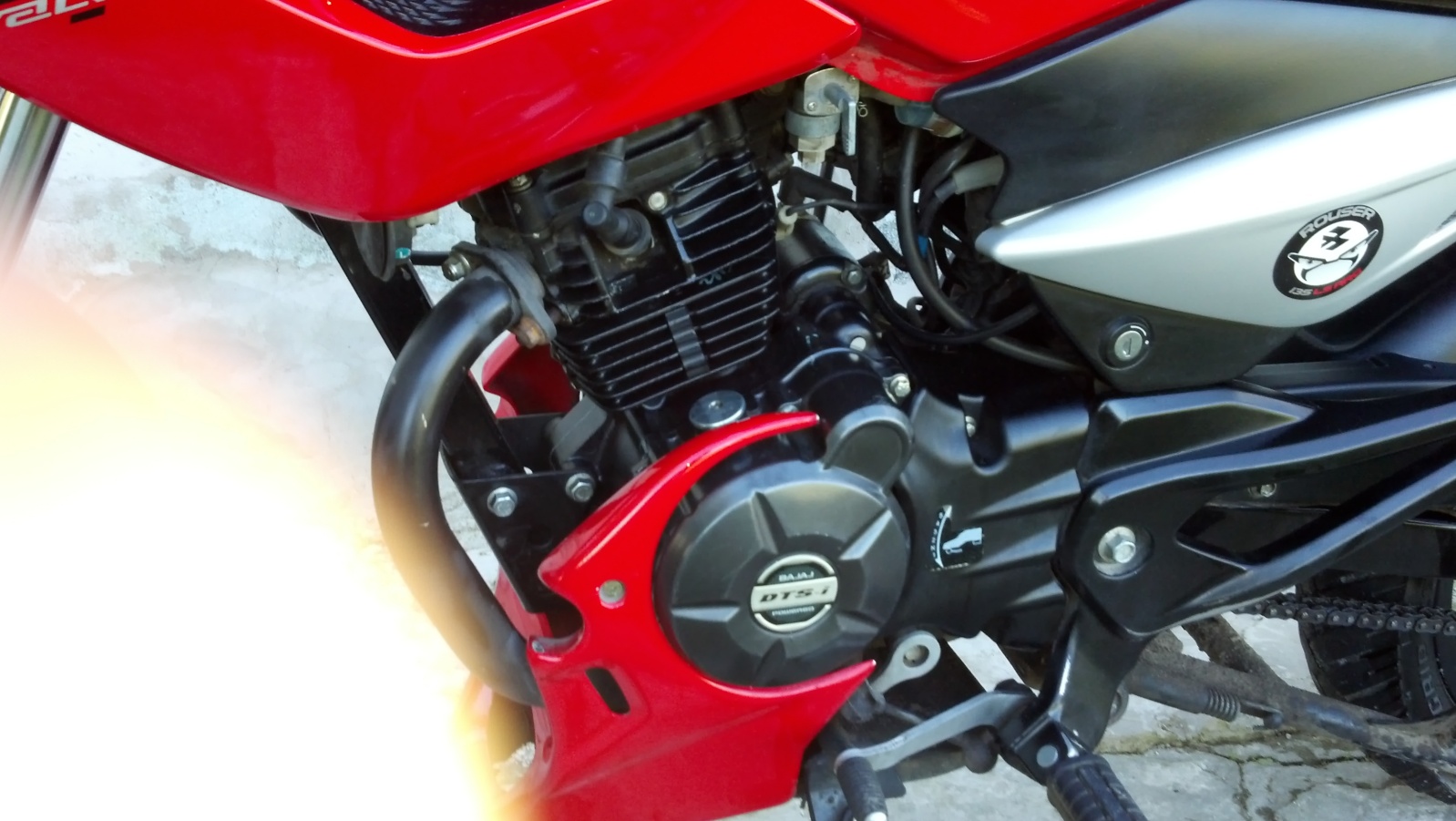 [Resuelto]VENDO ROUSER 135 ROJA - PASO DEL REY $9.400 (14000 km) 1447kg8