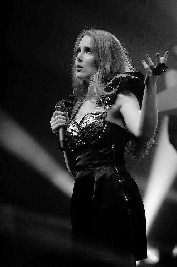 Fotos de Simone Simons - Página 2 Nmnpg5