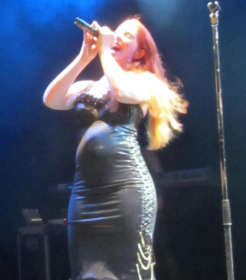 Fotos de Simone Simons - Página 19 N1xrmx