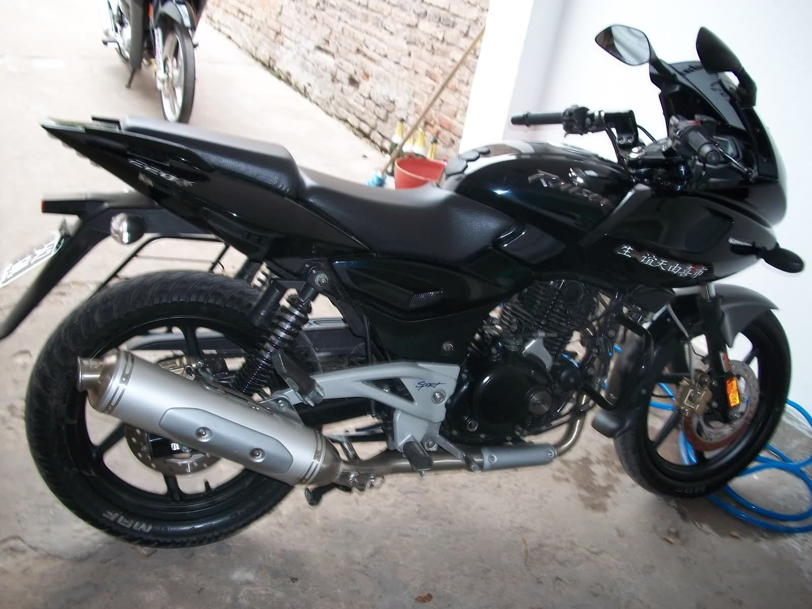 vendo bajaj 220f rosario santa fe 4500kms 14000$ excelente estado Mbkfw6