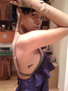 Rihanna's Tattoos >> 19 Permanentes + 7 Temporales W8lzy0