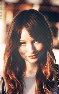 Emily Browning 4qcxz