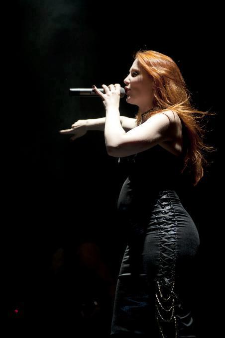 Fotos de Simone Simons - Página 19 Adp7hd