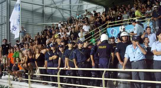 Le Mouvement Ultras en Grèce - Page 11 4xm2pt2