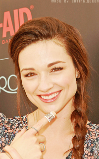 Avatars Crystal Reed 2mo8k5h