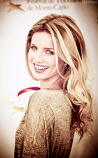 Annabelle Wallis W22107