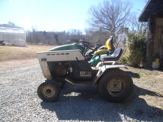 Sears GT/11 Varidrive garden tractor. Vq5jma