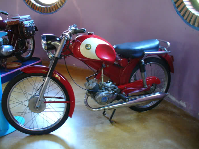 MUSEO DE LA MOTO CLASICA DE HERVAS.(Mas Fotos) 11qmeer