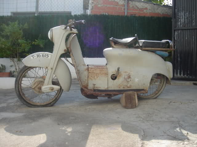 Exposición Vespa y Lambretta en Salamanca 50i9vd