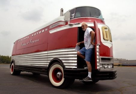 GM Futurliner 9r1yyt