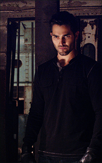 Tyler Hoechlin Bdw2z6