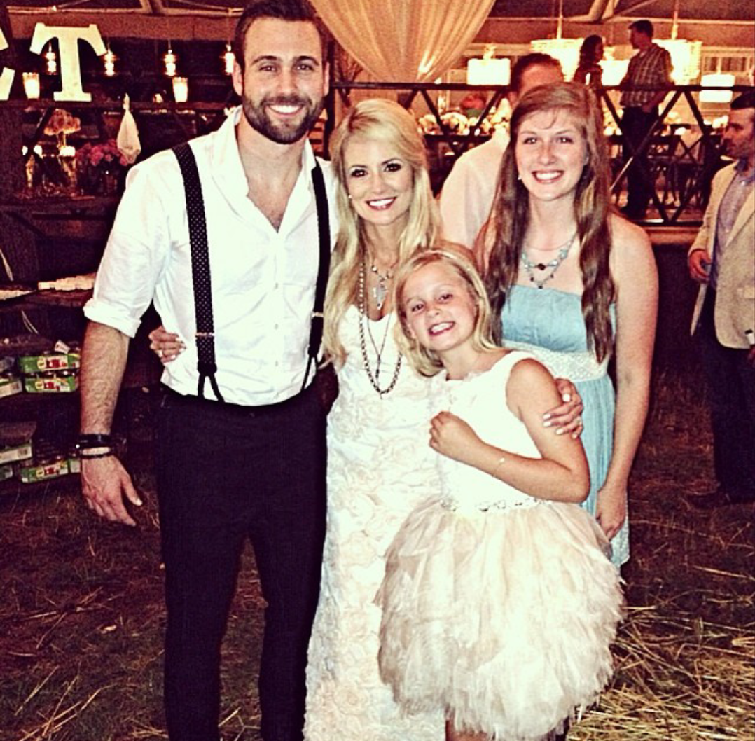 Emily Maynard - Tyler Johnson & Family - SM - Updates - Fan Forum - Page 25 Kb4p61